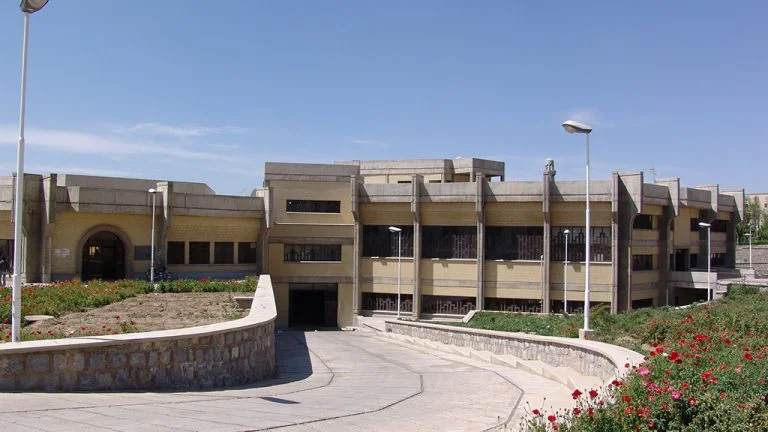 ساختمان-سلف-دانشگاه-صنعتی-اصفهان-01