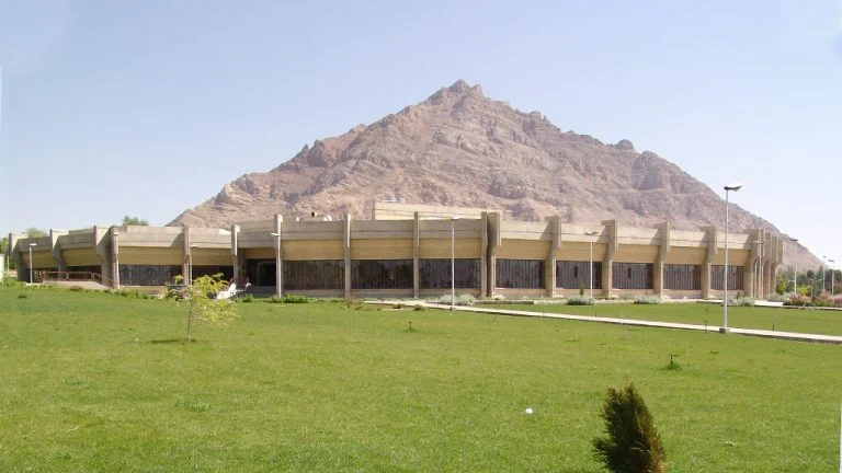 ساختمان-سلف-دانشگاه-صنعتی-اصفهان-02